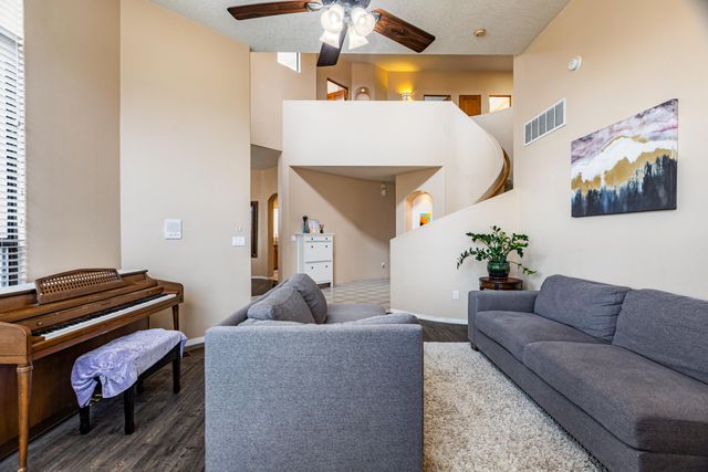 9005 Corona Avenue NE, Albuquerque, NM 87111
