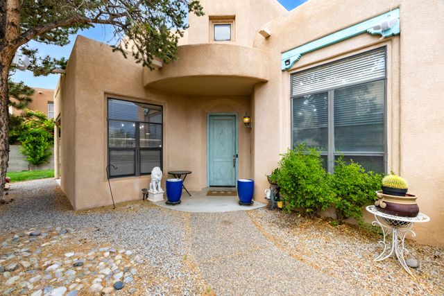 9005 Corona Avenue NE, Albuquerque, NM 87111