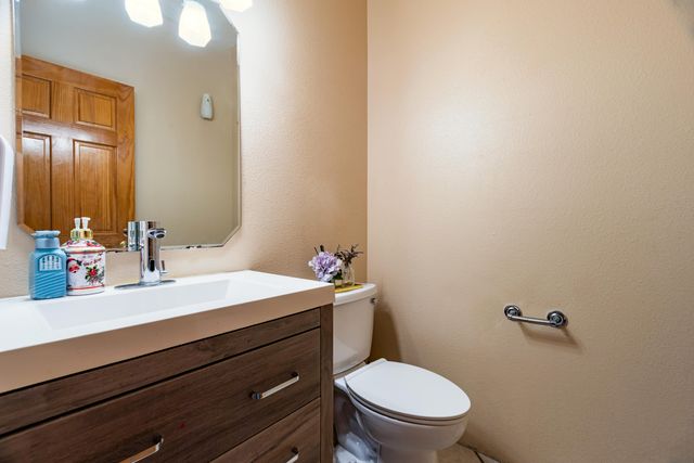 9005 Corona Avenue NE, Albuquerque, NM 87111