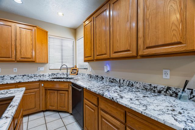 9005 Corona Avenue NE, Albuquerque, NM 87111