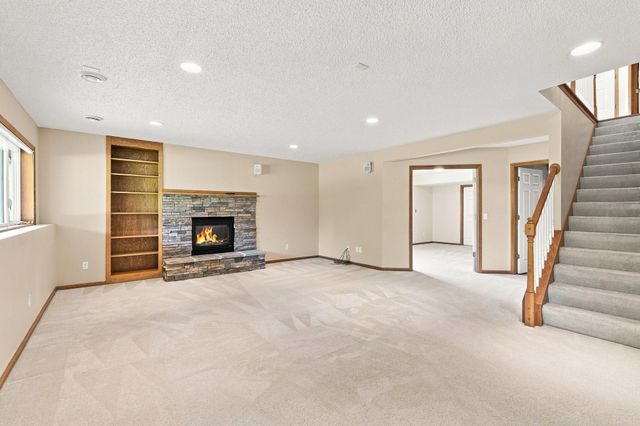 10276 Lancaster Lane, Woodbury, MN 55129