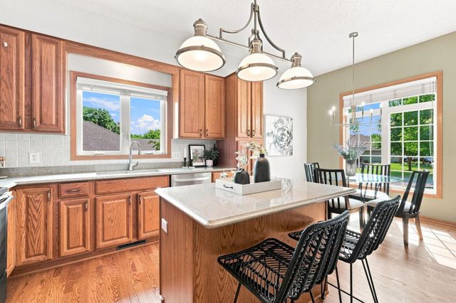 10276 Lancaster Lane, Woodbury, MN 55129
