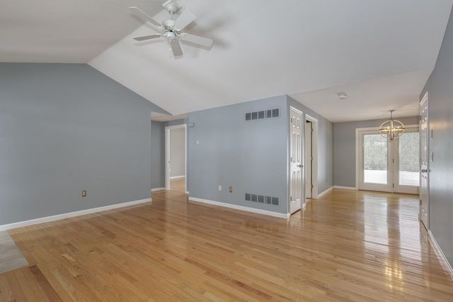 9 Westchester Court, Hudson, NH 03051