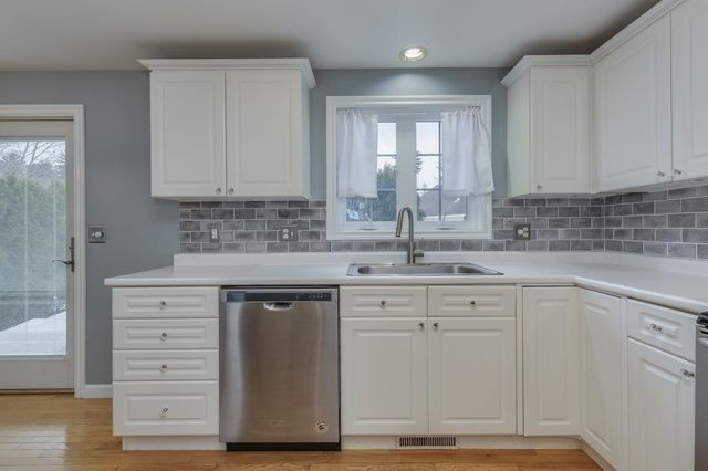 9 Westchester Court, Hudson, NH 03051