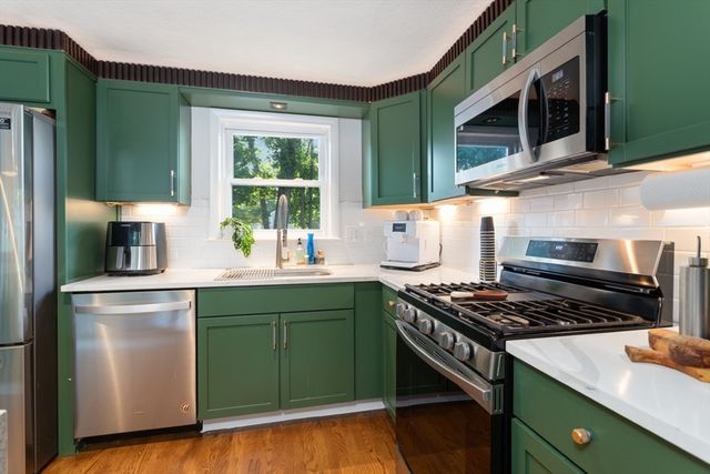 29 Clinton Ave, Saugus, MA 01906