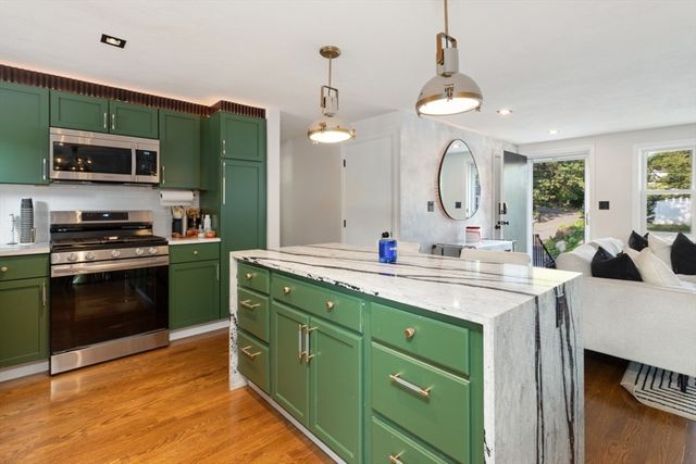 29 Clinton Ave, Saugus, MA 01906