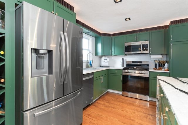 29 Clinton Ave, Saugus, MA 01906