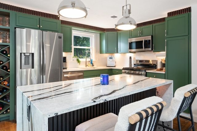 29 Clinton Ave, Saugus, MA 01906