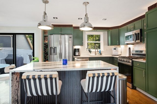 29 Clinton Ave, Saugus, MA 01906