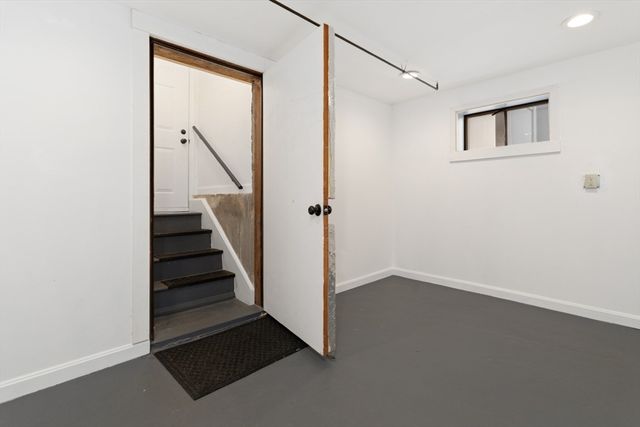 29 Clinton Ave, Saugus, MA 01906