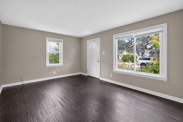 1692 E Kossuth Street, Columbus, OH 43206