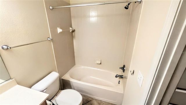 3711 PARKRIDGE CIRCLE 6-201, Sarasota, FL 34243