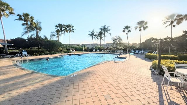 3711 PARKRIDGE CIRCLE 6-201, Sarasota, FL 34243
