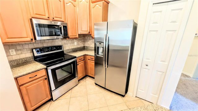 3711 PARKRIDGE CIRCLE 6-201, Sarasota, FL 34243