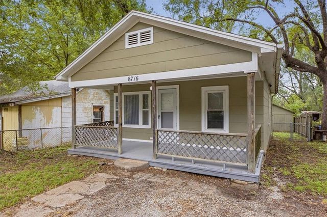 8716 E Roberts Street, Independence, MO 64053