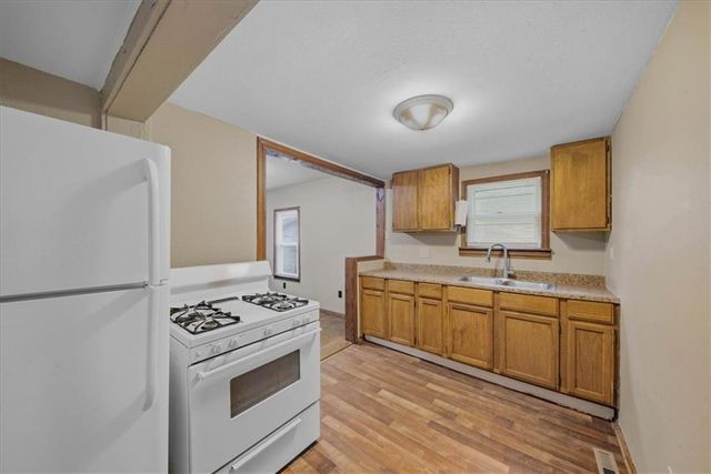 8716 E Roberts Street, Independence, MO 64053