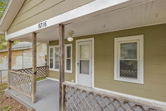 8716 E Roberts Street, Independence, MO 64053