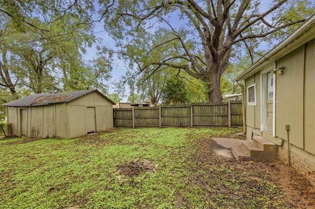 8716 E Roberts Street, Independence, MO 64053