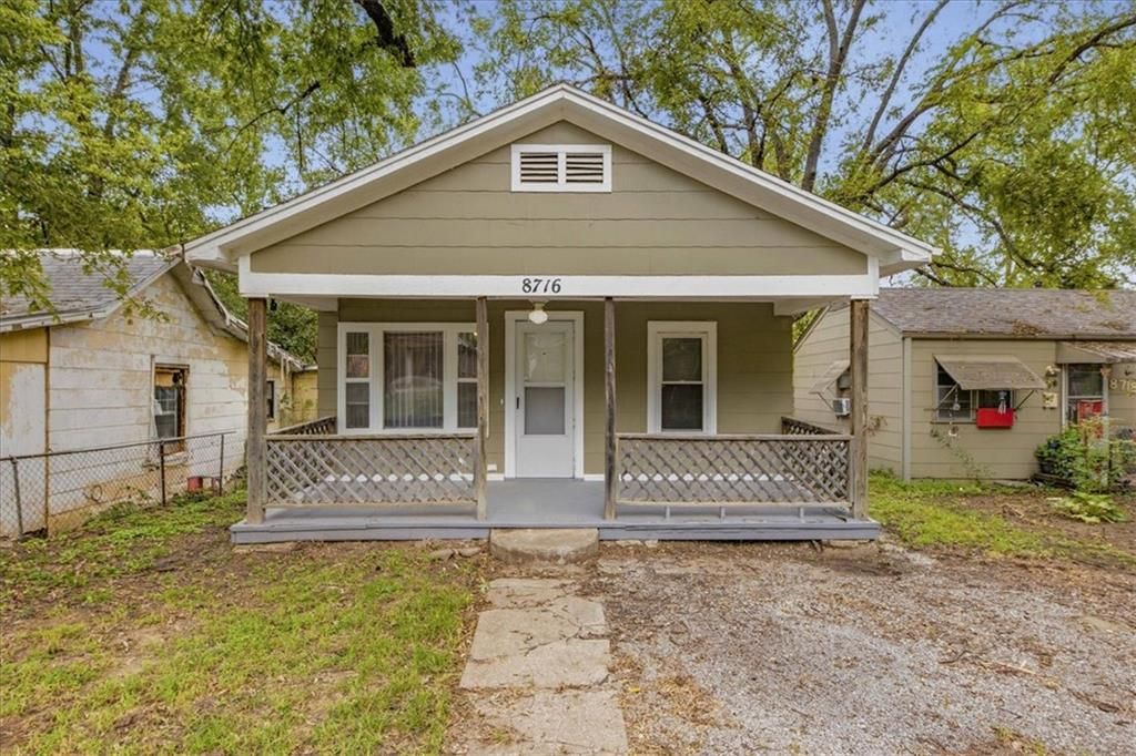 8716 E Roberts Street, Independence, MO 64053