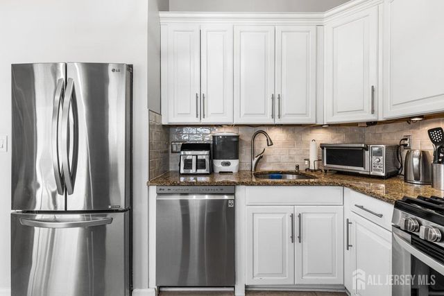 166 Cindy Str, Old Bridge, NJ 08857