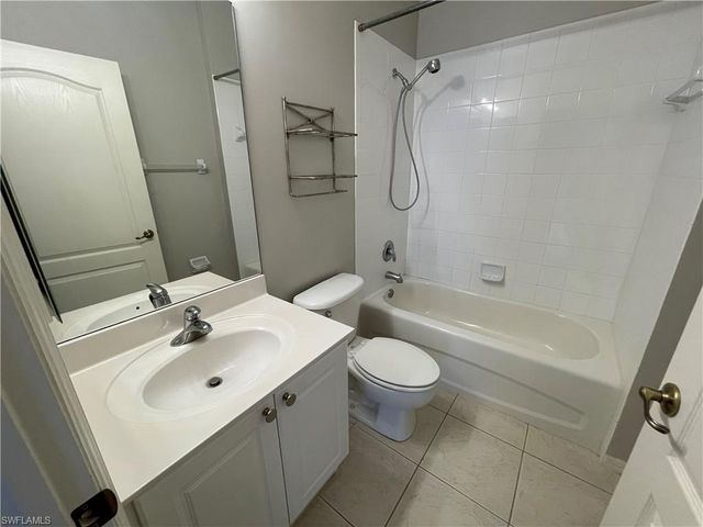 1945 Crestview WAY 168, Naples, FL 34119