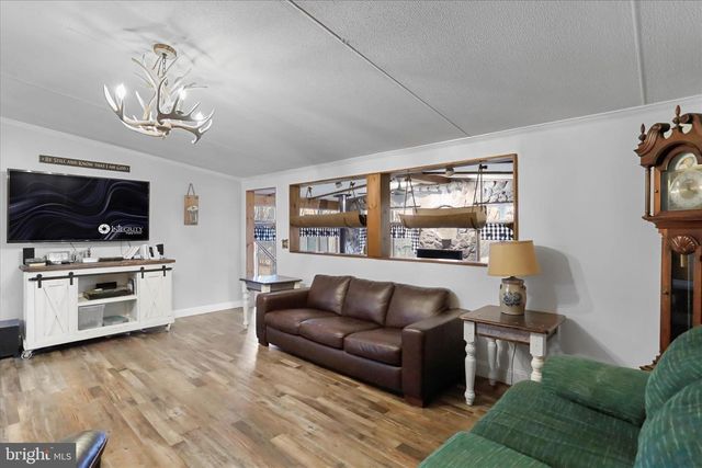 516 ROBERTS RD, Great Cacapon, WV 25422