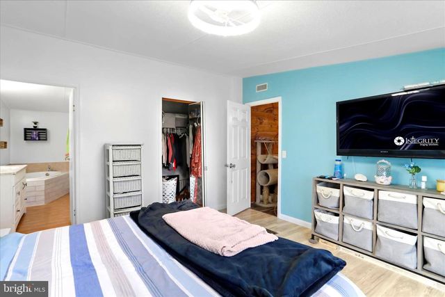 516 ROBERTS RD, Great Cacapon, WV 25422