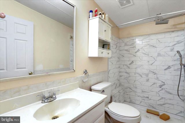 516 ROBERTS RD, Great Cacapon, WV 25422