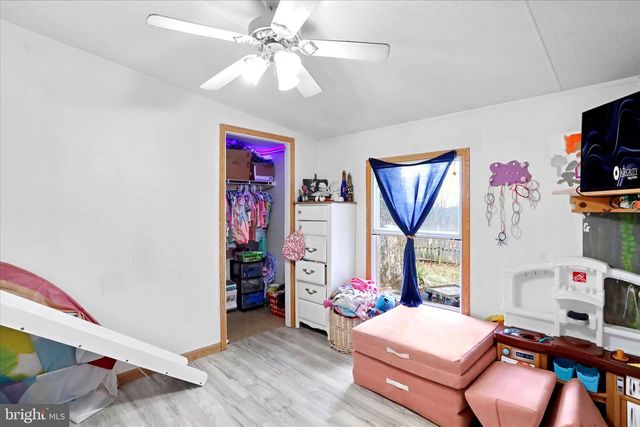 516 ROBERTS RD, Great Cacapon, WV 25422