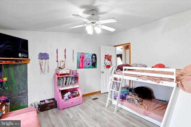 516 ROBERTS RD, Great Cacapon, WV 25422