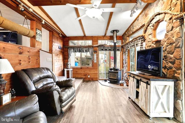 516 ROBERTS RD, Great Cacapon, WV 25422