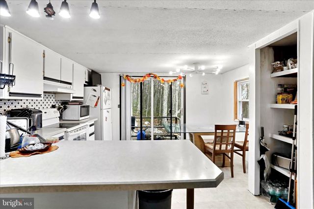 516 ROBERTS RD, Great Cacapon, WV 25422