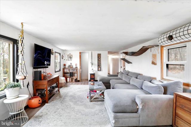 516 ROBERTS RD, Great Cacapon, WV 25422