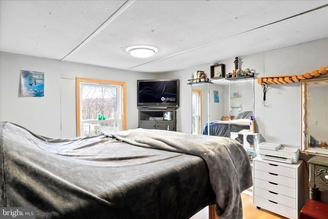 516 ROBERTS RD, Great Cacapon, WV 25422