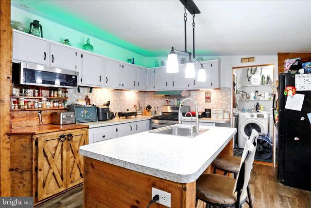 516 ROBERTS RD, Great Cacapon, WV 25422