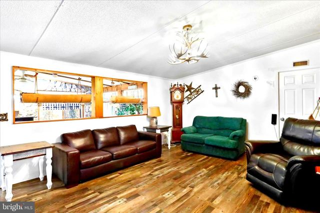 516 ROBERTS RD, Great Cacapon, WV 25422