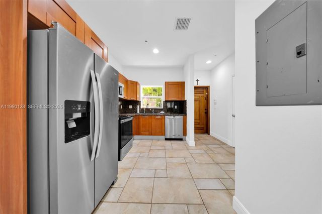 2917 SW 30th Ct 2917, Miami, FL 33133