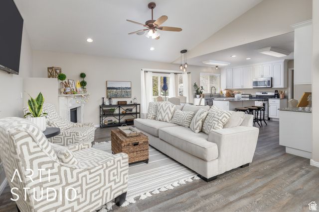 1907 N BRIDGE CT, Layton, UT 84040