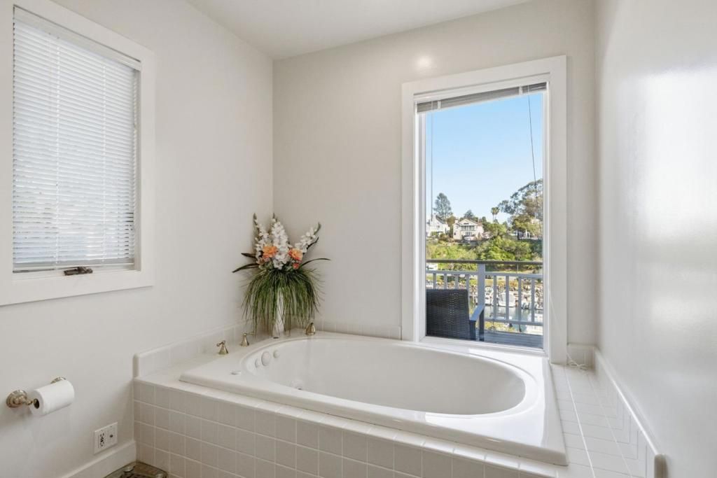 Image 23 of property listing at 126 Frederick Street 20, Santa Cruz, CA 95062