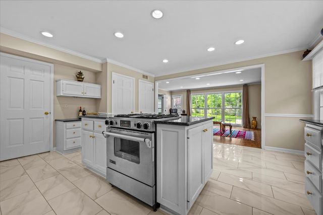 912 Morningside Drive, Lake Forest, IL 60045