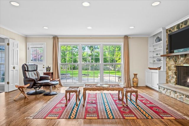 912 Morningside Drive, Lake Forest, IL 60045