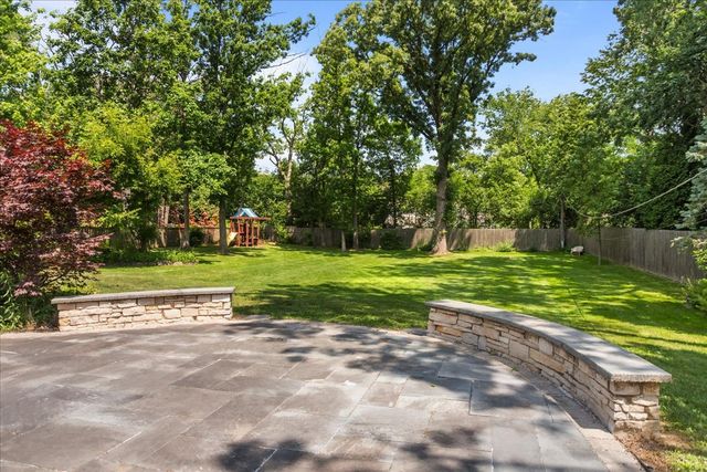 912 Morningside Drive, Lake Forest, IL 60045