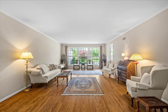 912 Morningside Drive, Lake Forest, IL 60045