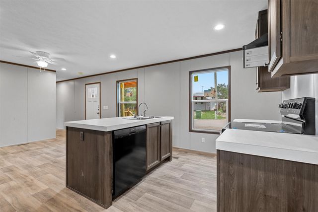 1107 Ridgeview Circle, Granbury, TX 76048