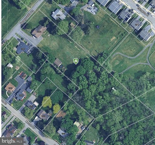 2460 HONEYSUCKLE LN, Lancaster, PA 17603