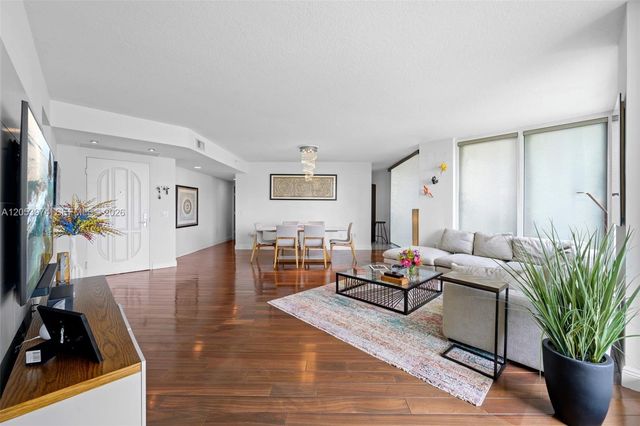 3370 Hidden Bay Dr 507, Aventura, FL 33180