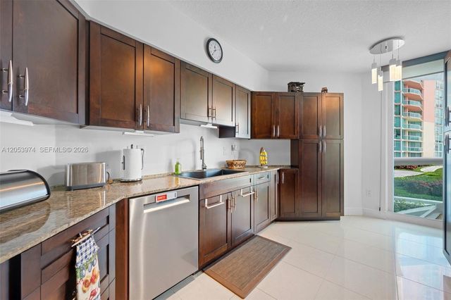 3370 Hidden Bay Dr 507, Aventura, FL 33180