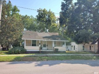 307 W SYCAMORE Street, Carbondale, IL 62901