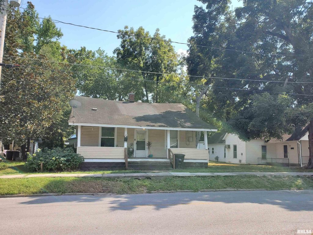307 W SYCAMORE Street, Carbondale, IL 62901