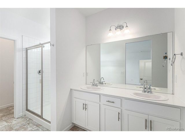 126 S Vandriver Way, Aurora, CO 80018